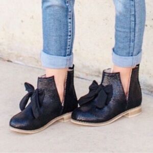 Joyfolie Black Suede Ankle Boots - Size 2